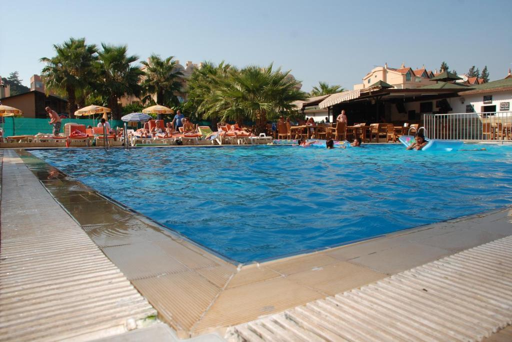 Club Dena Aparthotel Мармарис Стая снимка