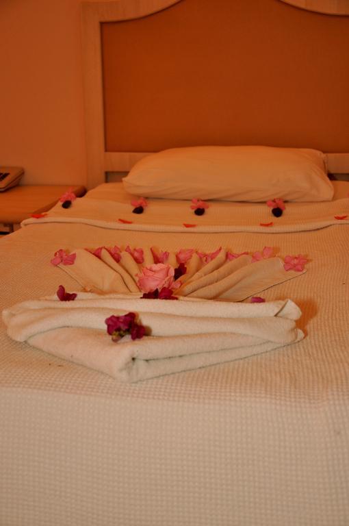 Club Dena Aparthotel Мармарис Стая снимка