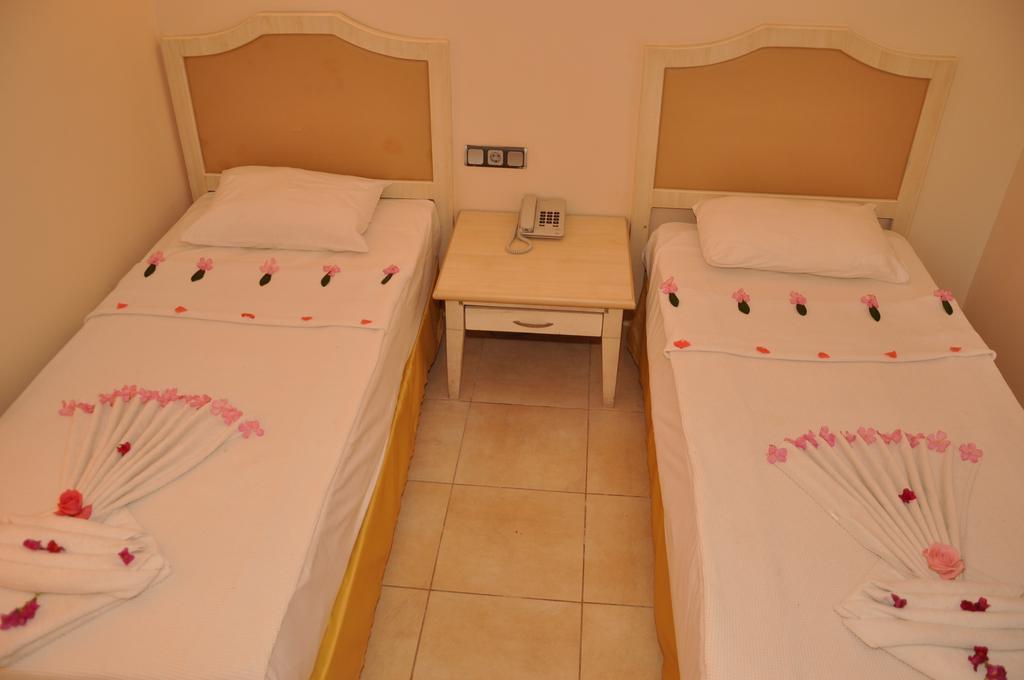 Club Dena Aparthotel Мармарис Стая снимка