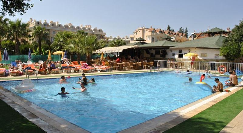 Club Dena Aparthotel Мармарис Екстериор снимка