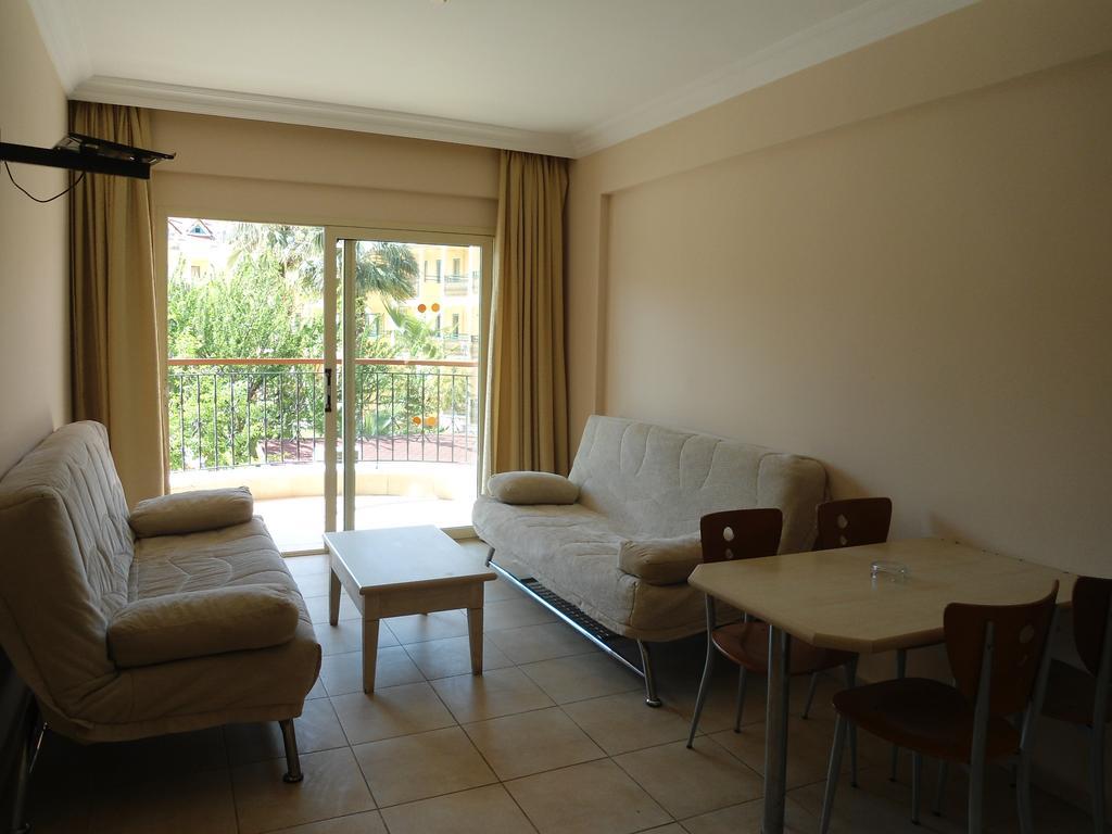 Club Dena Aparthotel Мармарис Стая снимка