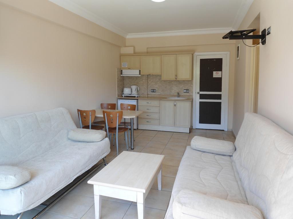 Club Dena Aparthotel Мармарис Стая снимка