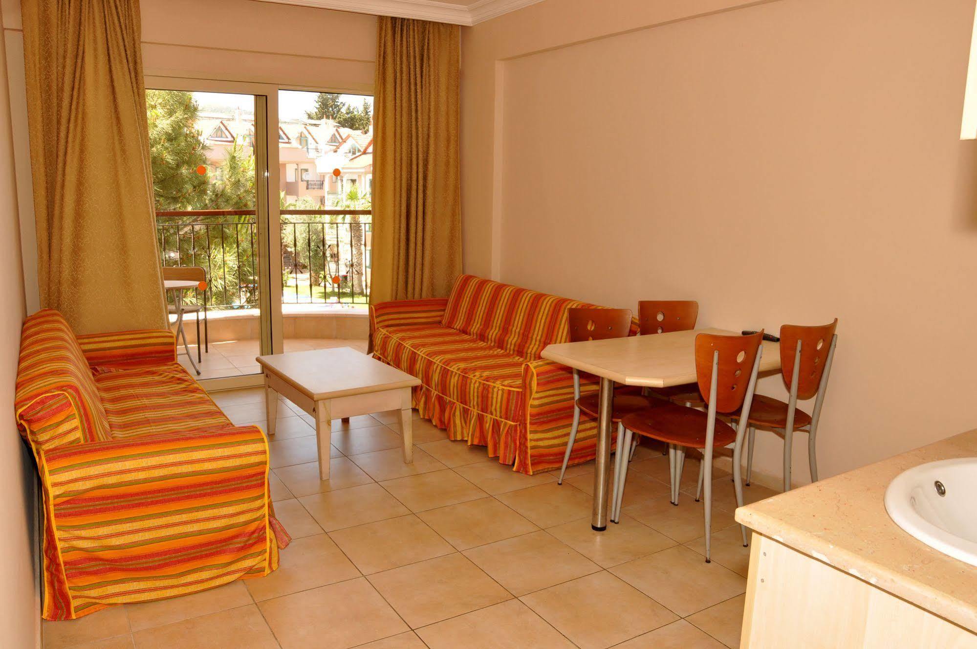 Club Dena Aparthotel Мармарис Екстериор снимка