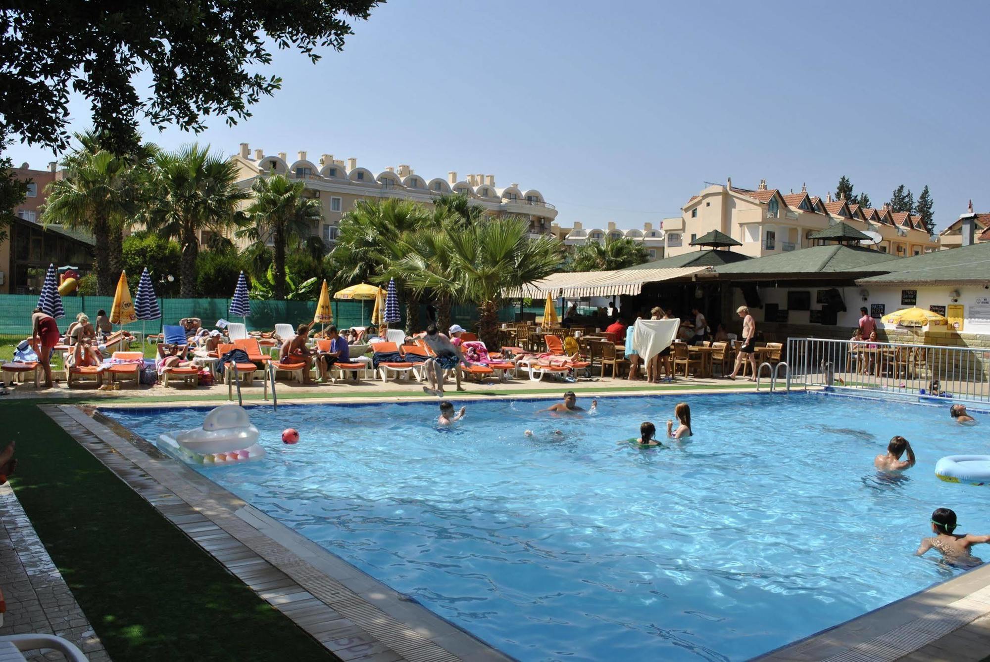Club Dena Aparthotel Мармарис Екстериор снимка