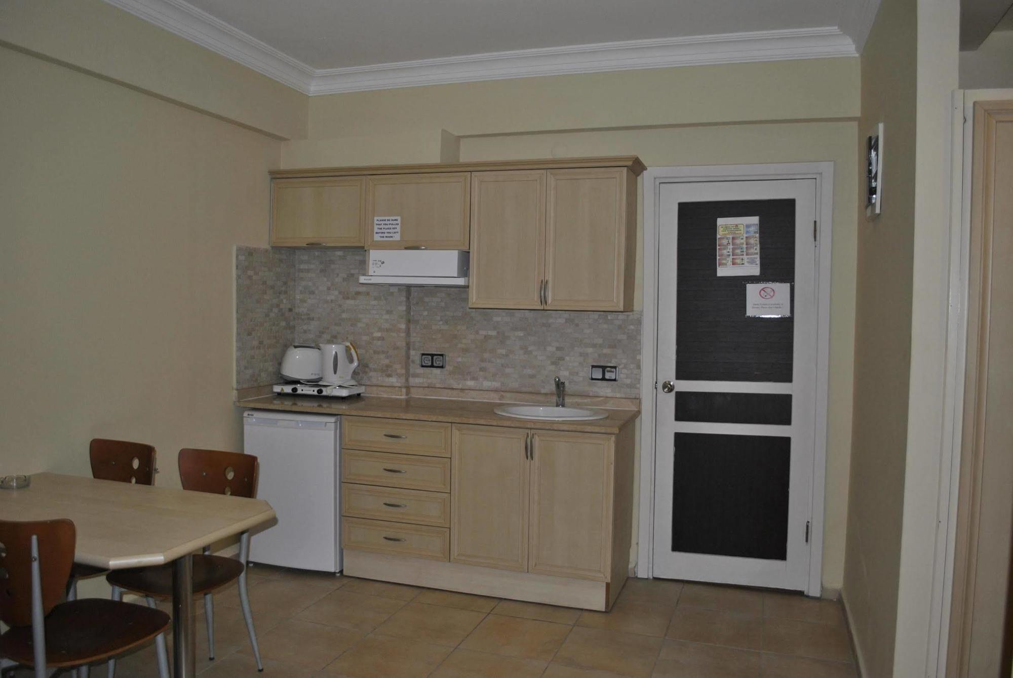 Club Dena Aparthotel Мармарис Екстериор снимка