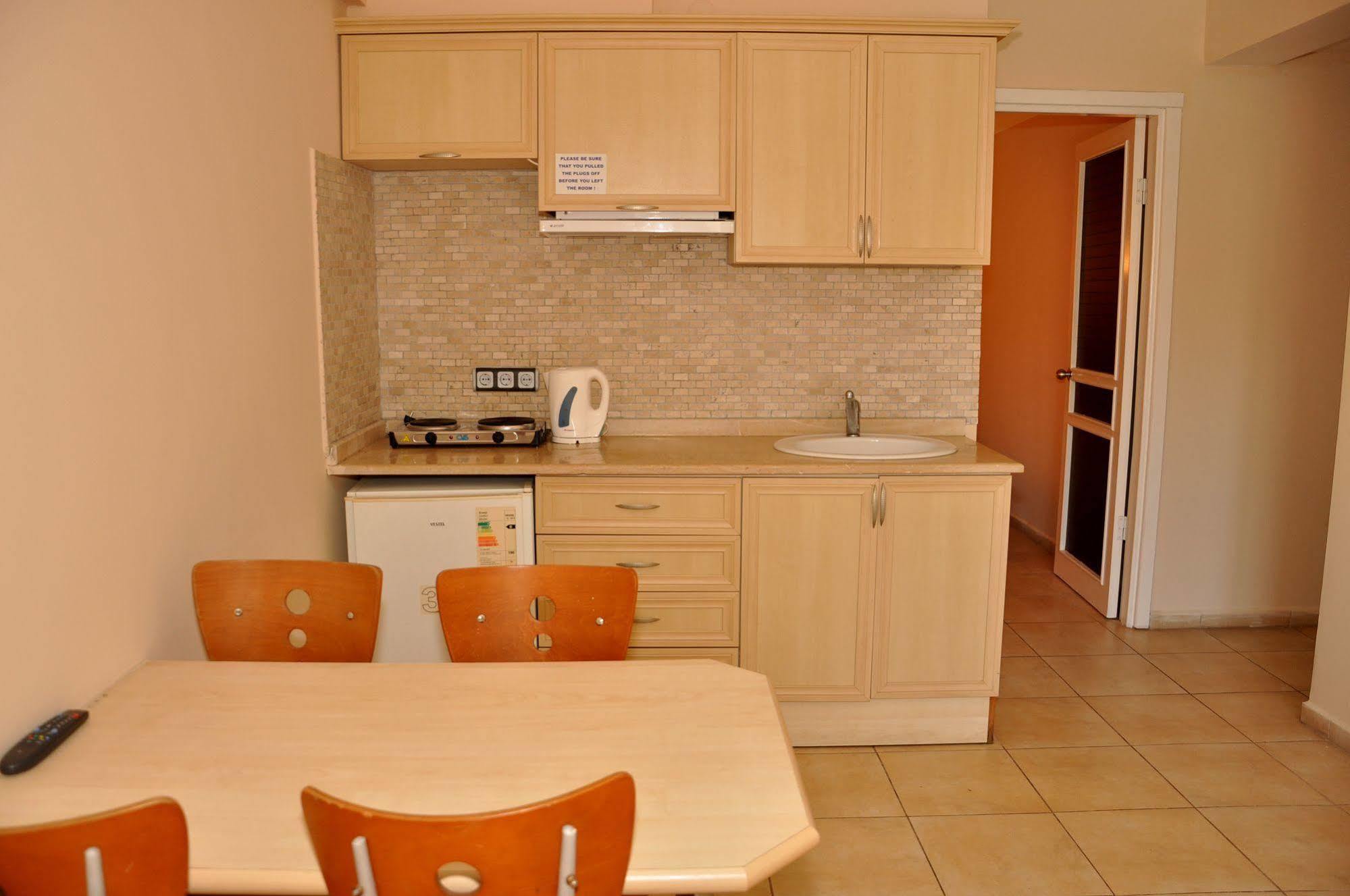 Club Dena Aparthotel Мармарис Екстериор снимка