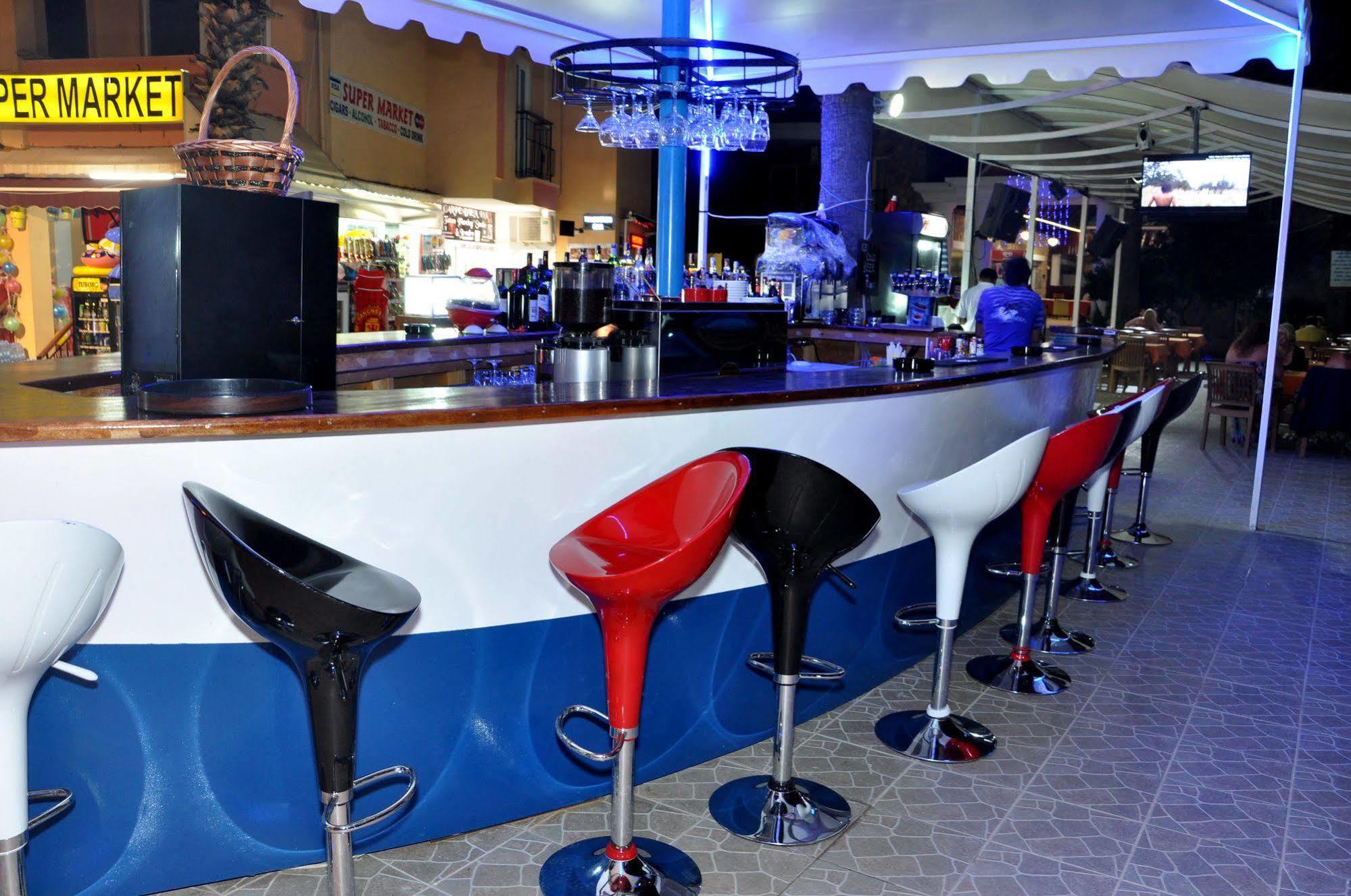 Club Dena Aparthotel Мармарис Екстериор снимка