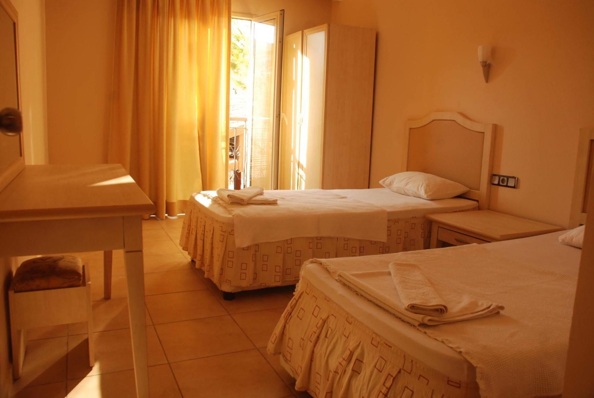 Club Dena Aparthotel Мармарис Екстериор снимка