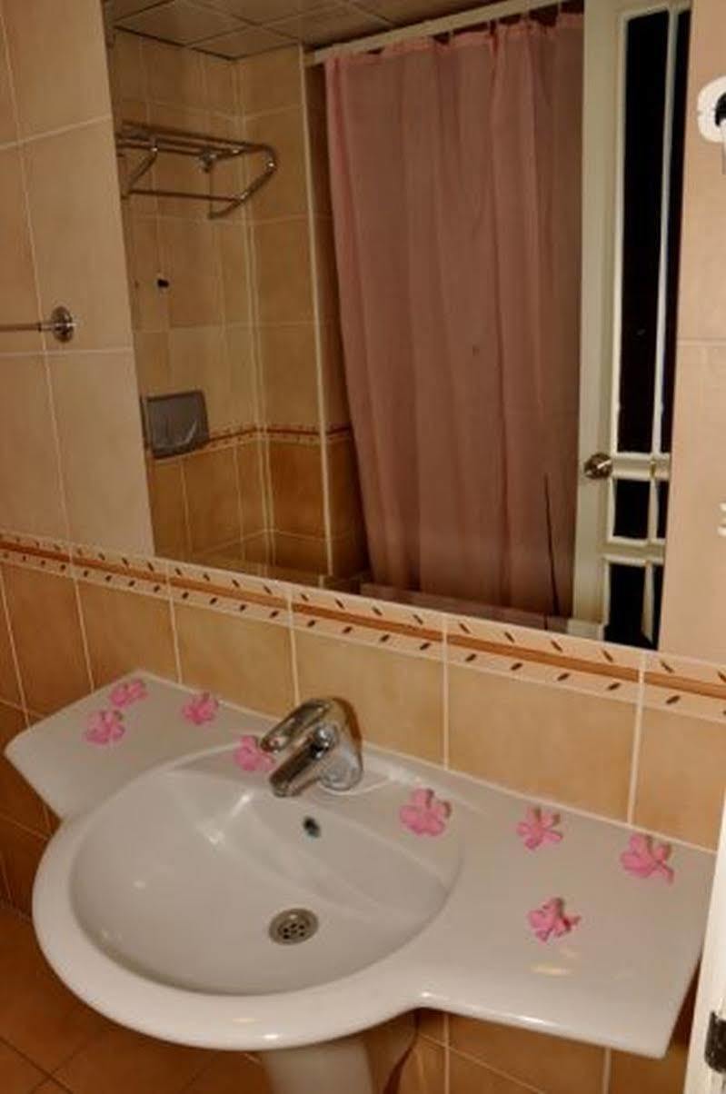 Club Dena Aparthotel Мармарис Екстериор снимка